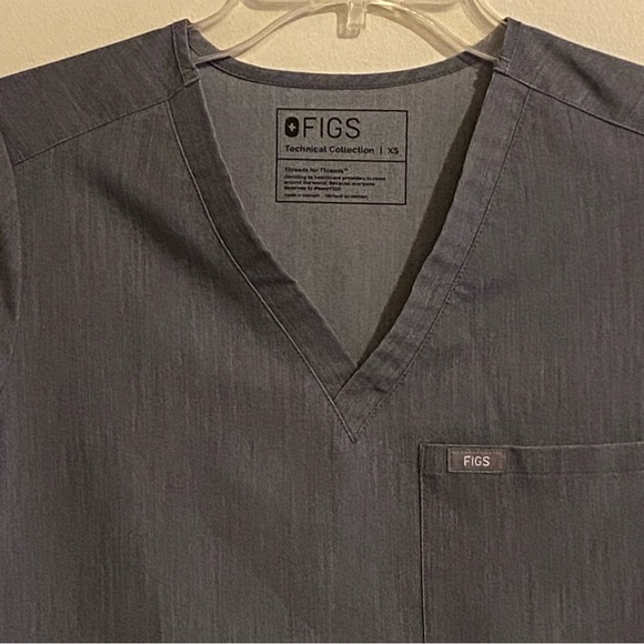 Figs Scrub Top Shirt Womens XS Technical Collection Gray Pockets Logo Medical - Picture 4 of 11